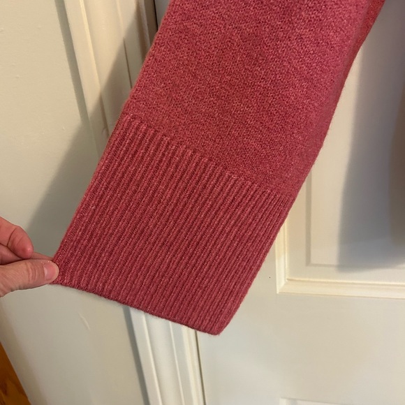 CeCe Women’s Rose Color Sweater - Picture 2 of 6